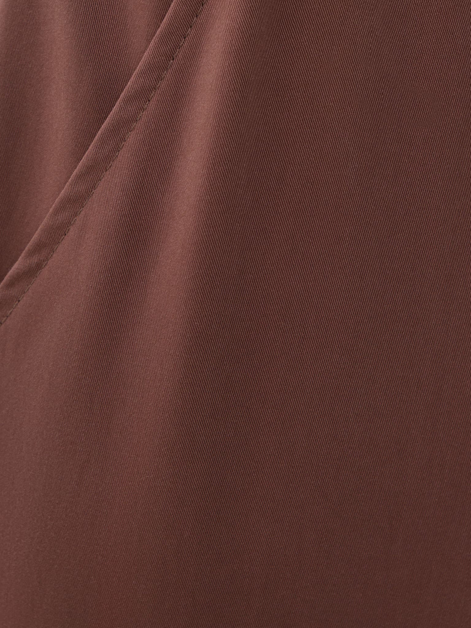 Прямые брюки с резинкой на талии