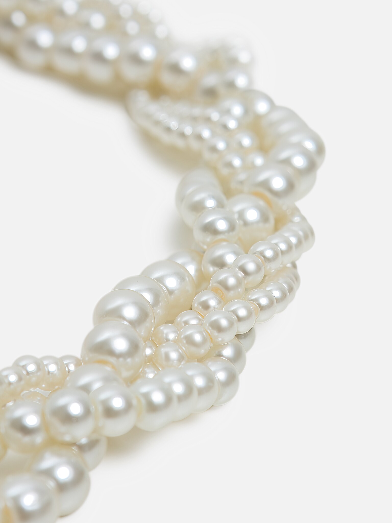 Necklace of intertwined pearl threads :: LICHI - Online