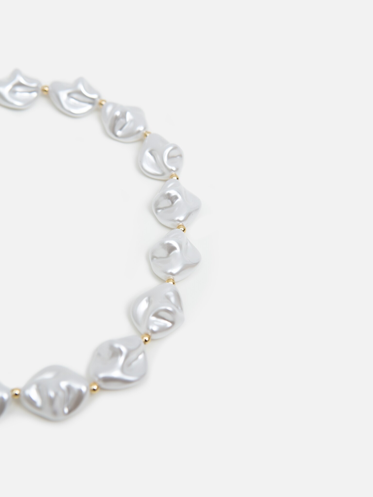 Golden flat pearl necklace