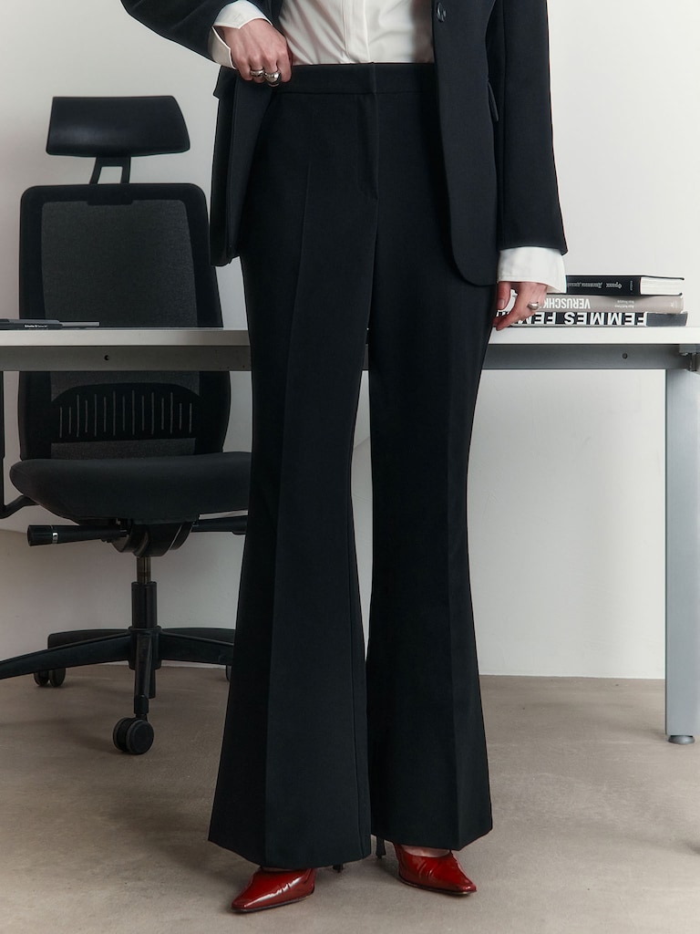 Расклешенные брюки со стрелками