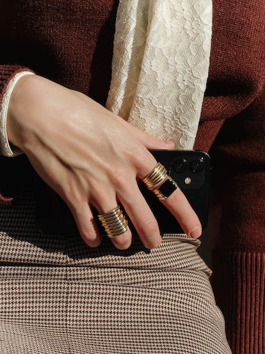 Золотистый