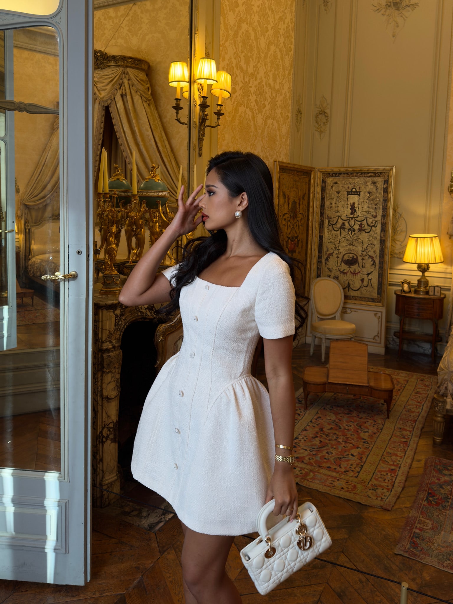 Tweedowa sukienka mini z zakładkami w talii