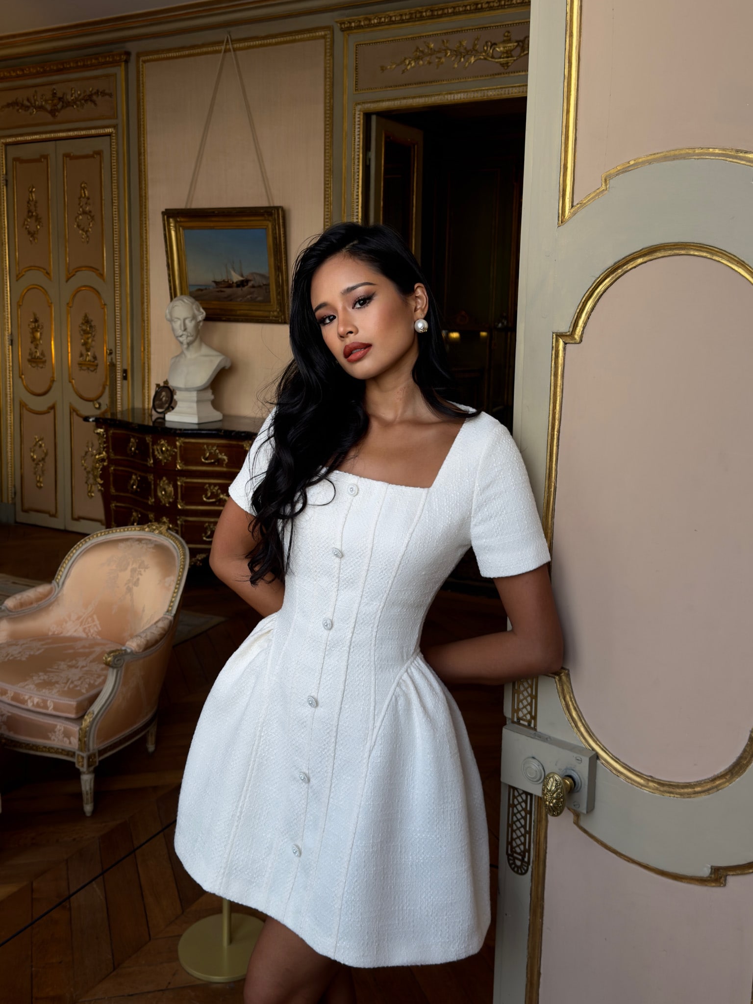 Tweedowa sukienka mini z zakładkami w talii