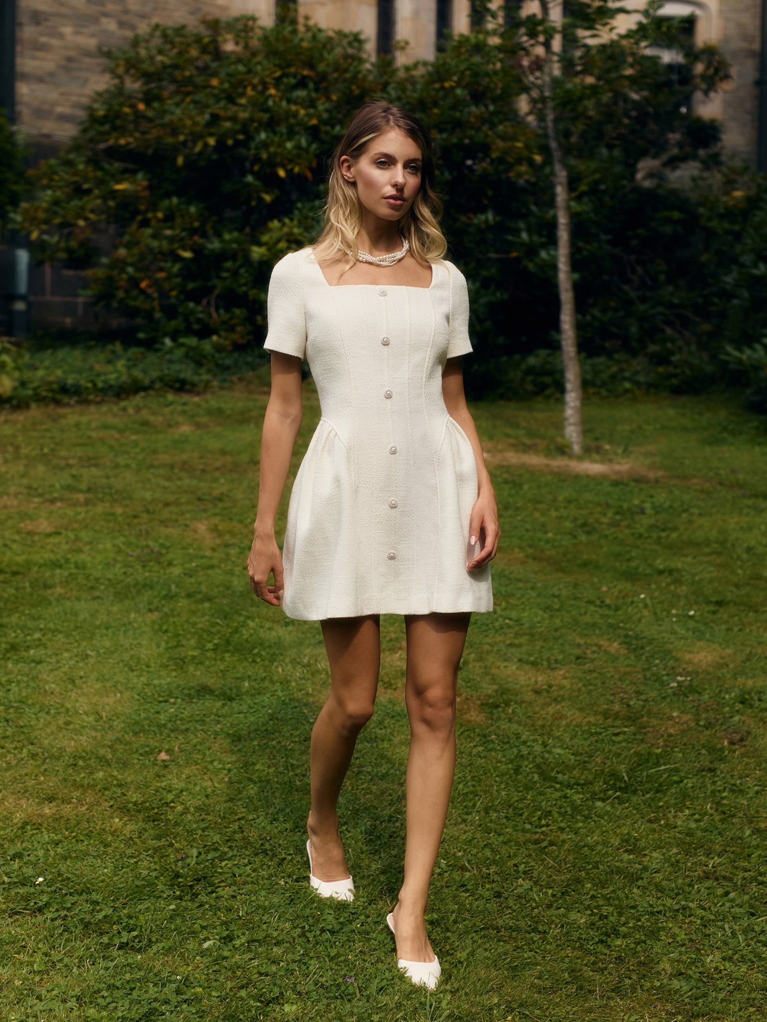 Tweedowa sukienka mini z zakładkami w talii