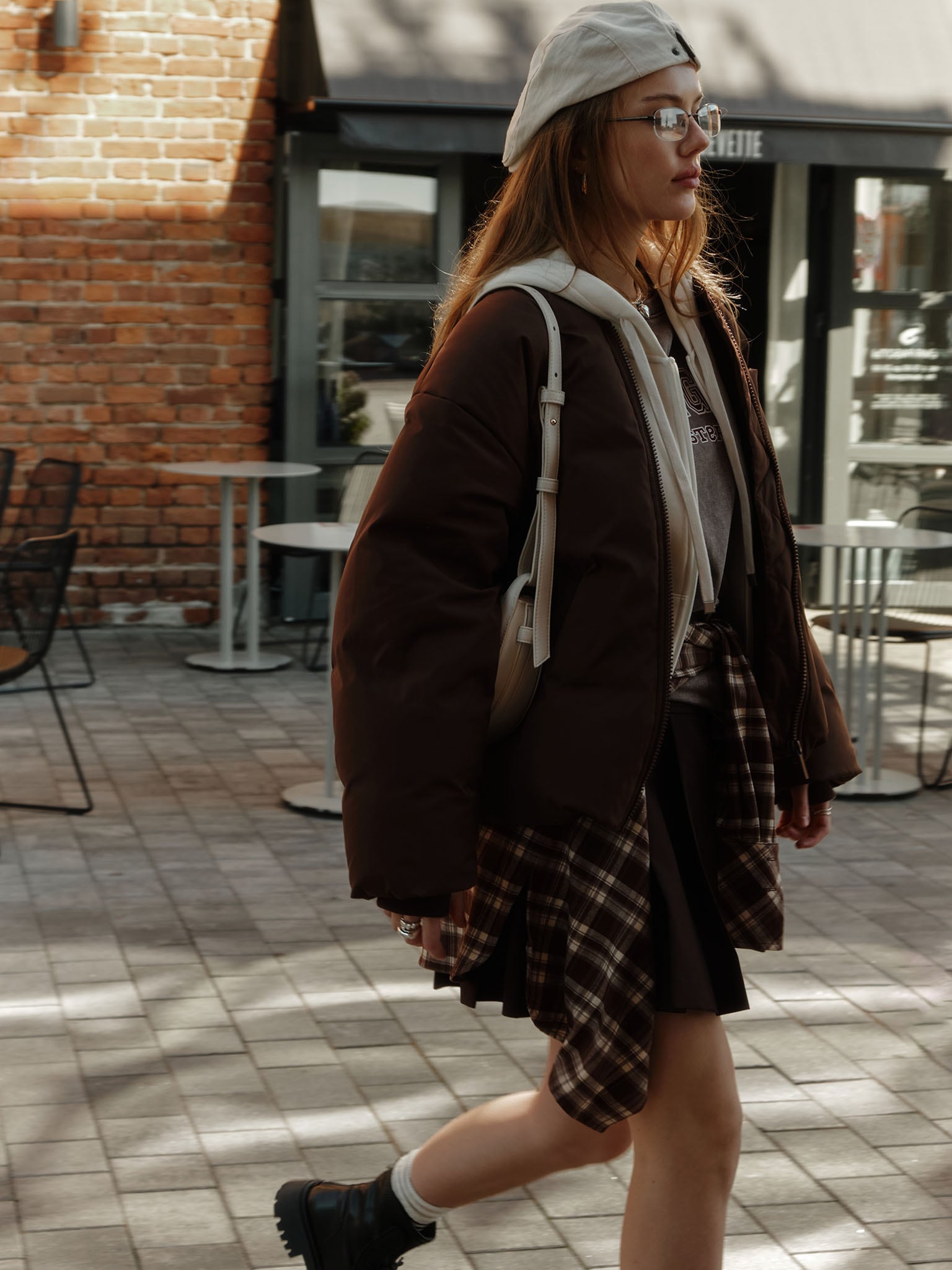 Дутый бомбер свободного кроя