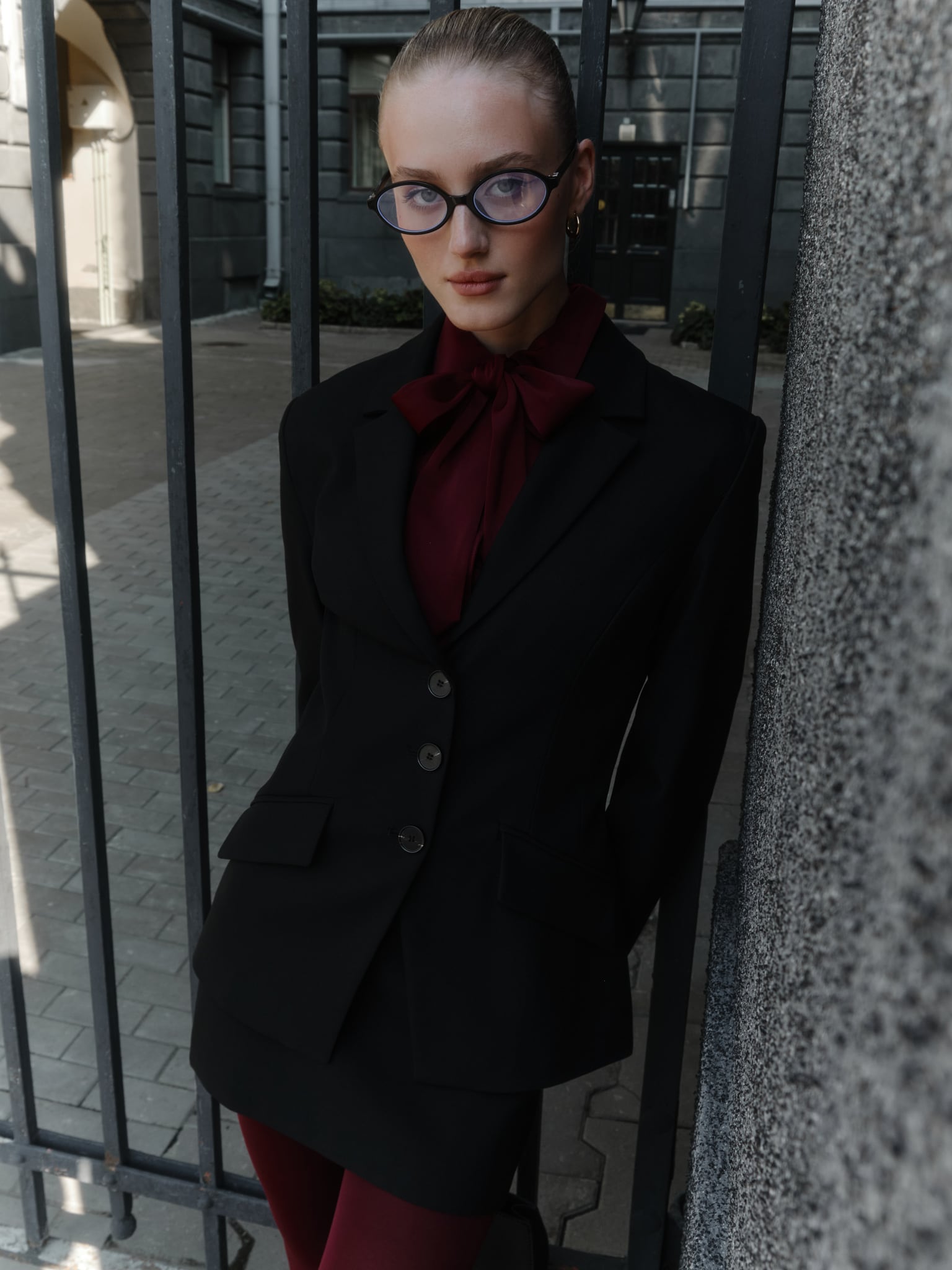 Single-breasted jacket with fitted silhouette