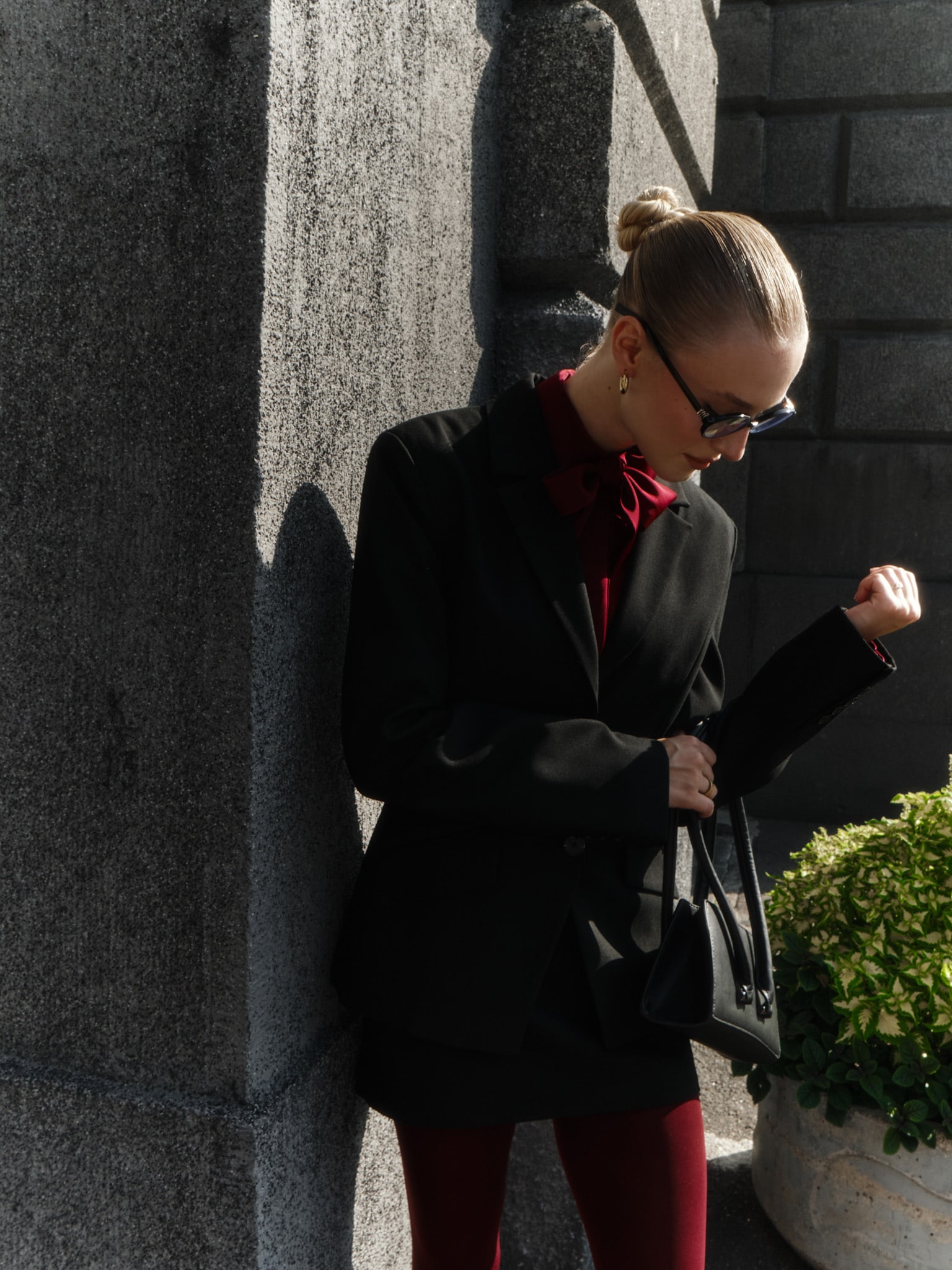 Single-breasted jacket with fitted silhouette