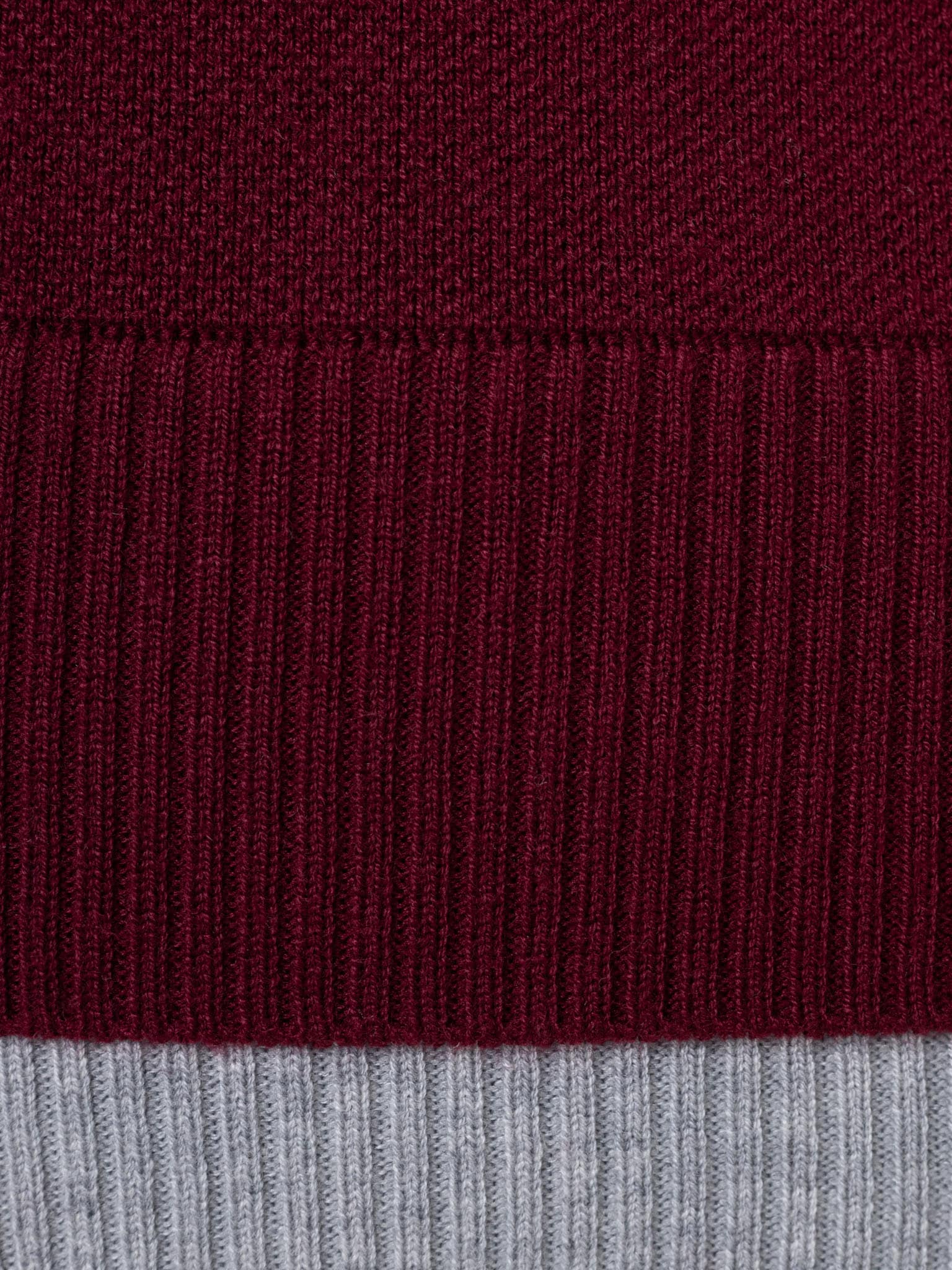 Трикотажный джемпер с контрастными деталями