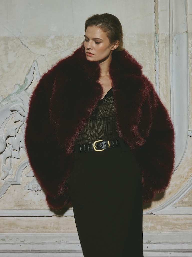 Short eco-coat with voluminous collar