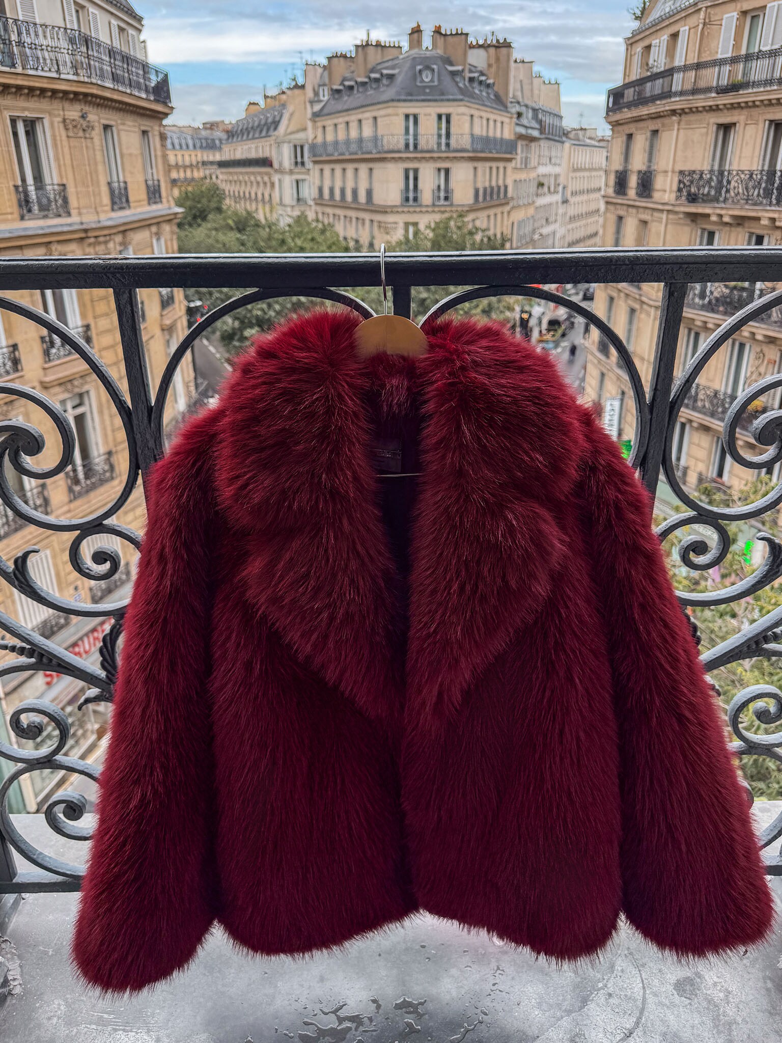 Short eco-coat with voluminous collar