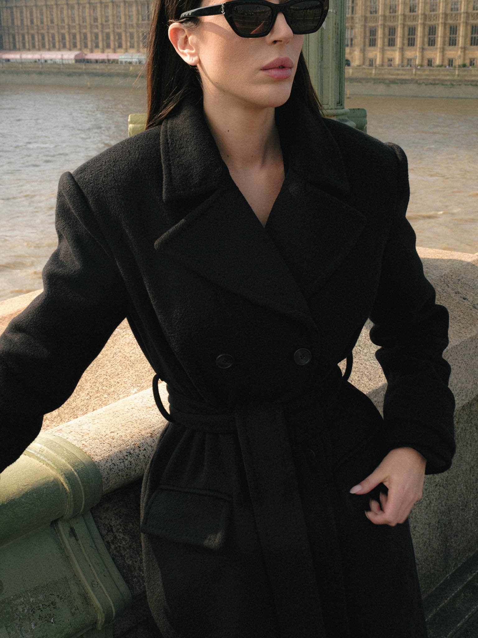 Шерстяное пальто оверсайз с широким поясом