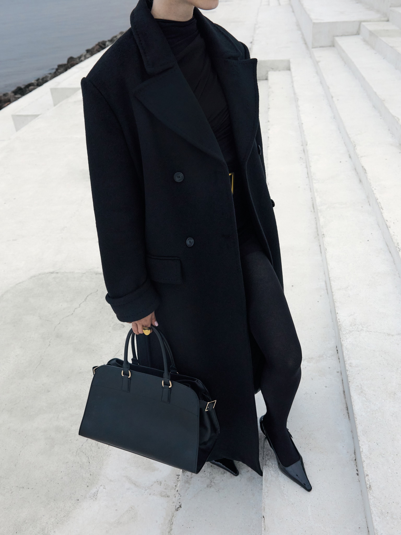 Шерстяное пальто оверсайз с широким поясом