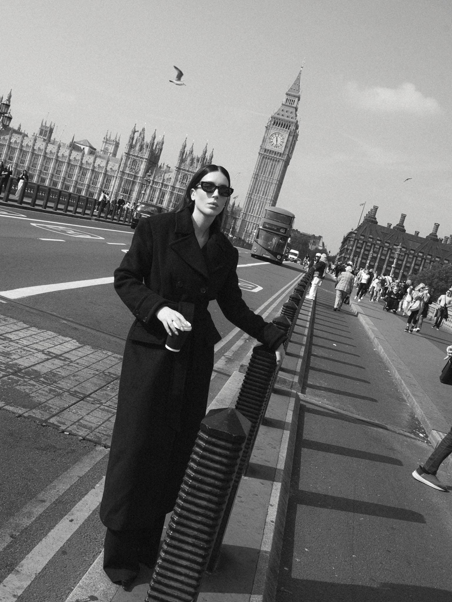 Шерстяное пальто оверсайз с широким поясом