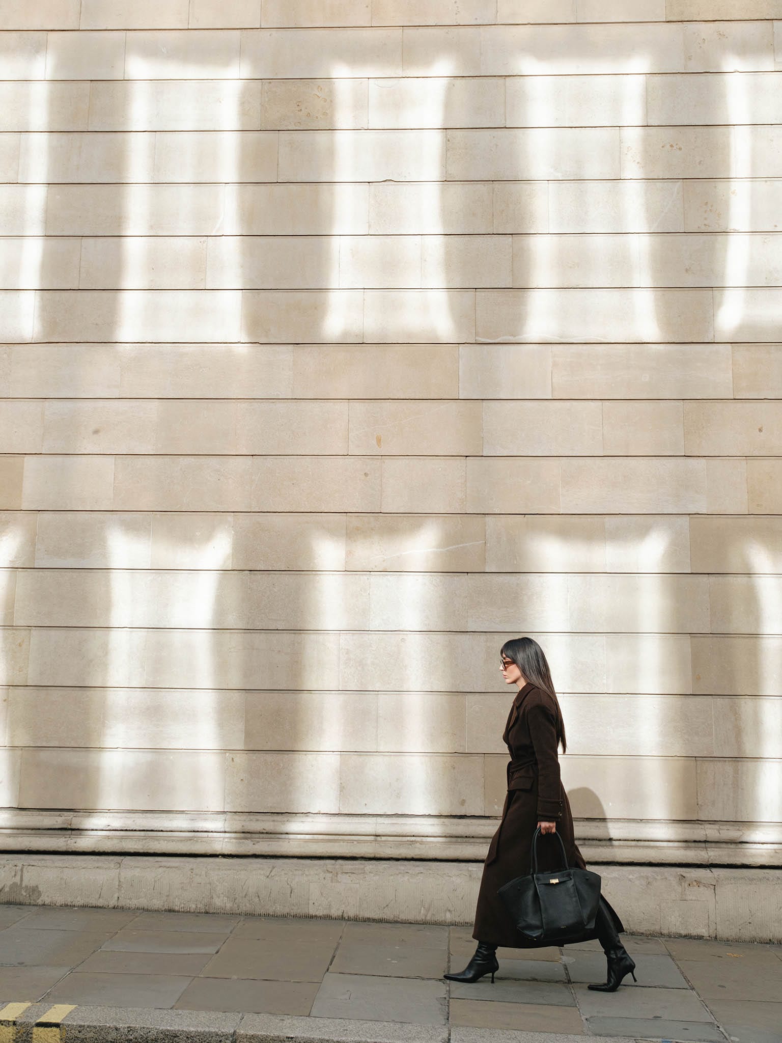 Шерстяное пальто оверсайз с широким поясом