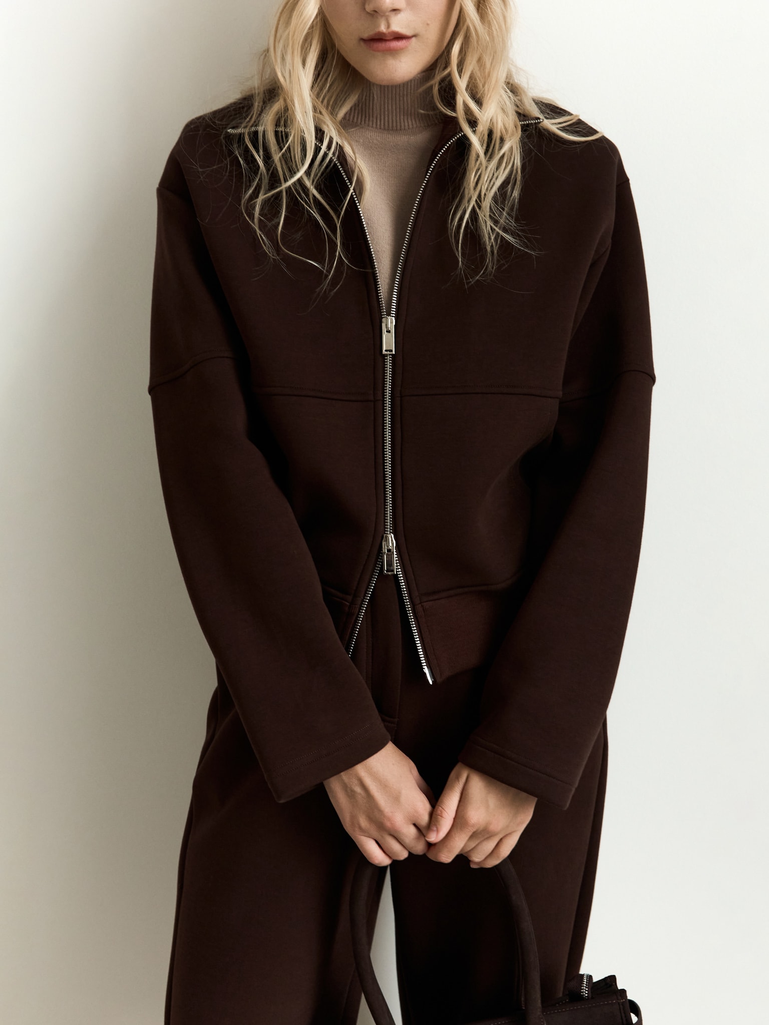 Bluza z kapturem z dwukierunkowym zamkiem błyskawicznym