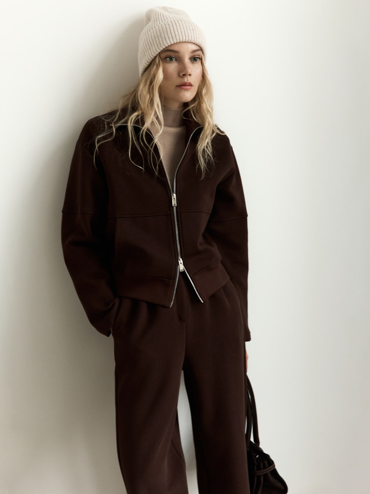 Bluza z kapturem z dwukierunkowym zamkiem błyskawicznym