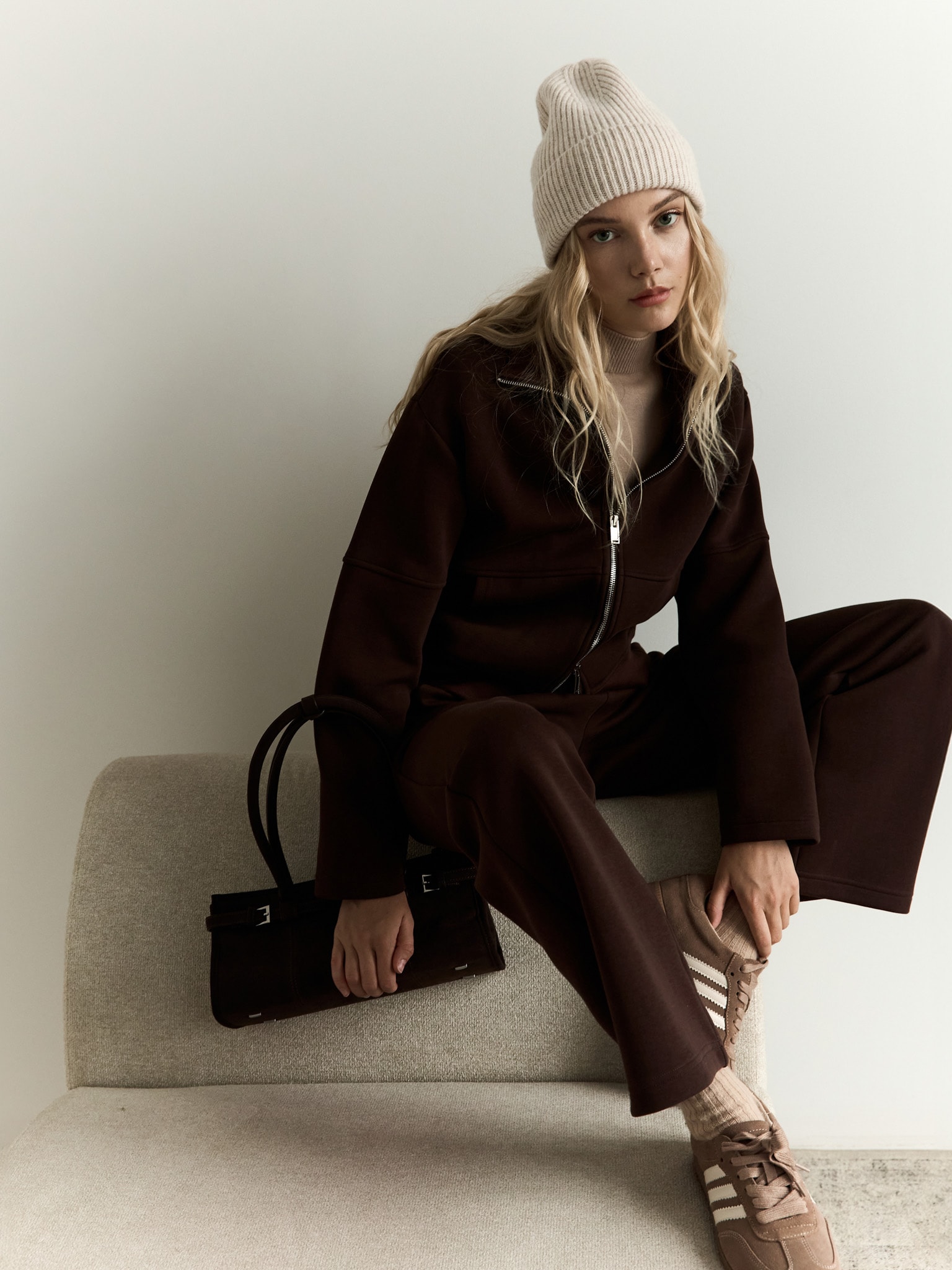 Bluza z kapturem z dwukierunkowym zamkiem błyskawicznym