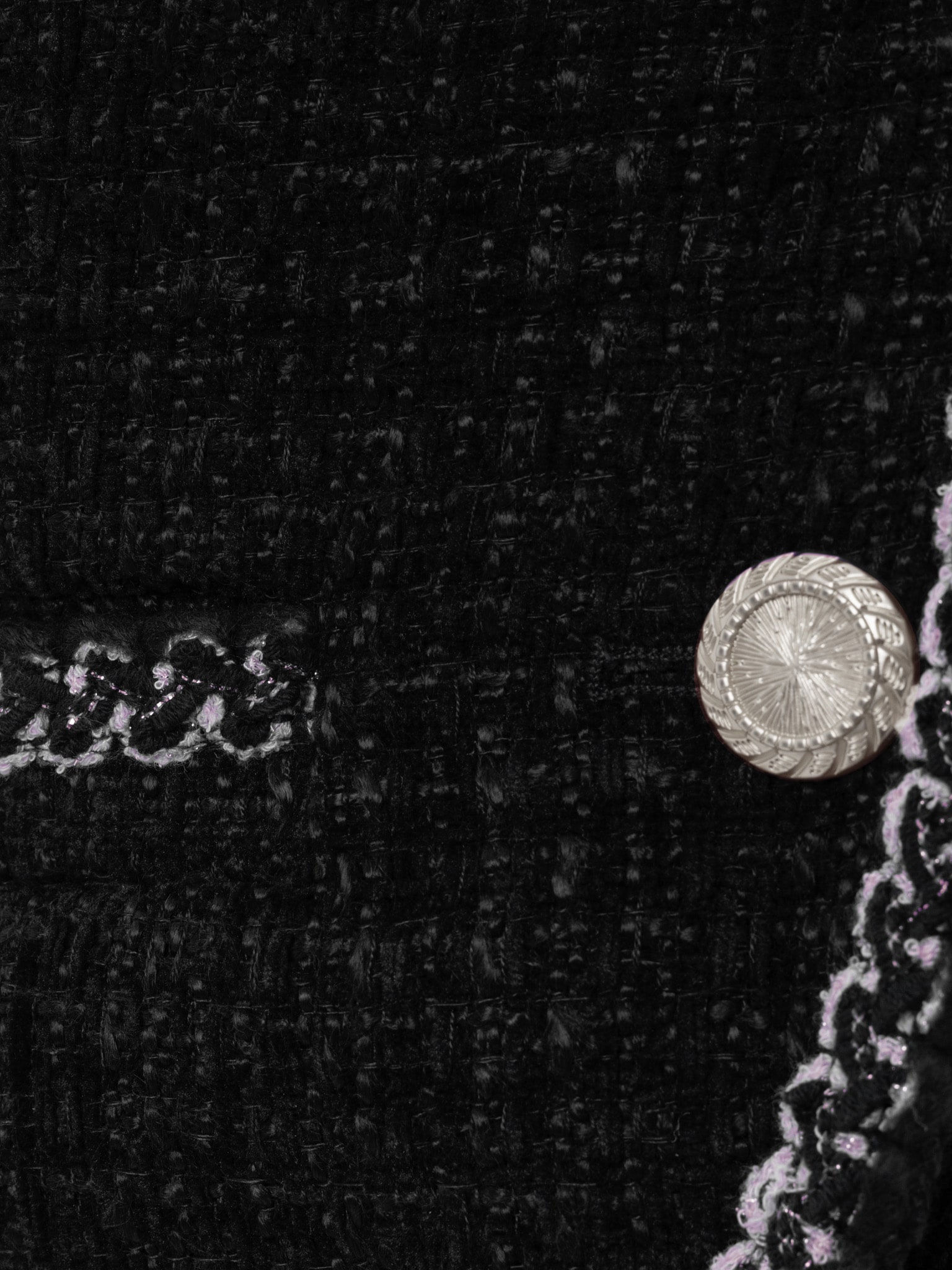 Твидовый жилет с фактурным кантом и крупными пуговицами