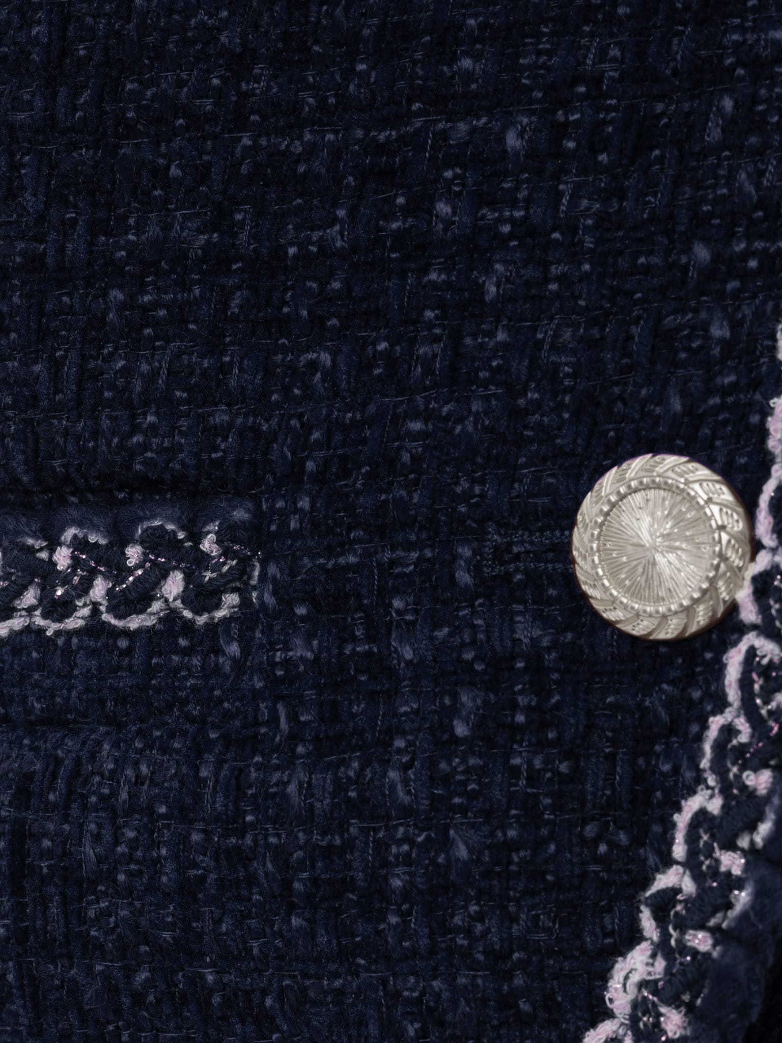 Твидовый жилет с фактурным кантом и крупными пуговицами