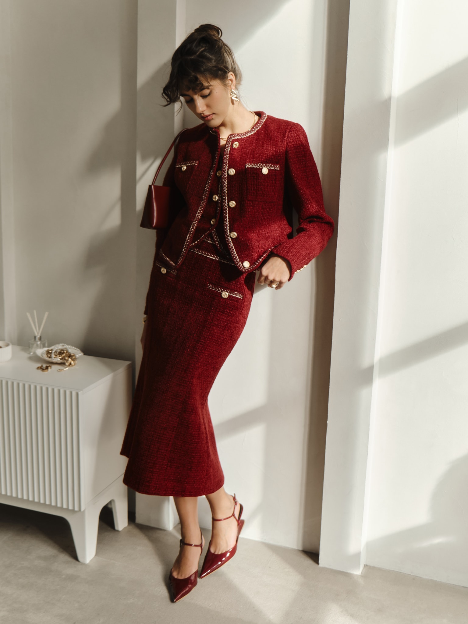 Твидовый однобортный жакет с фактурным кантом и крупными пуговицами