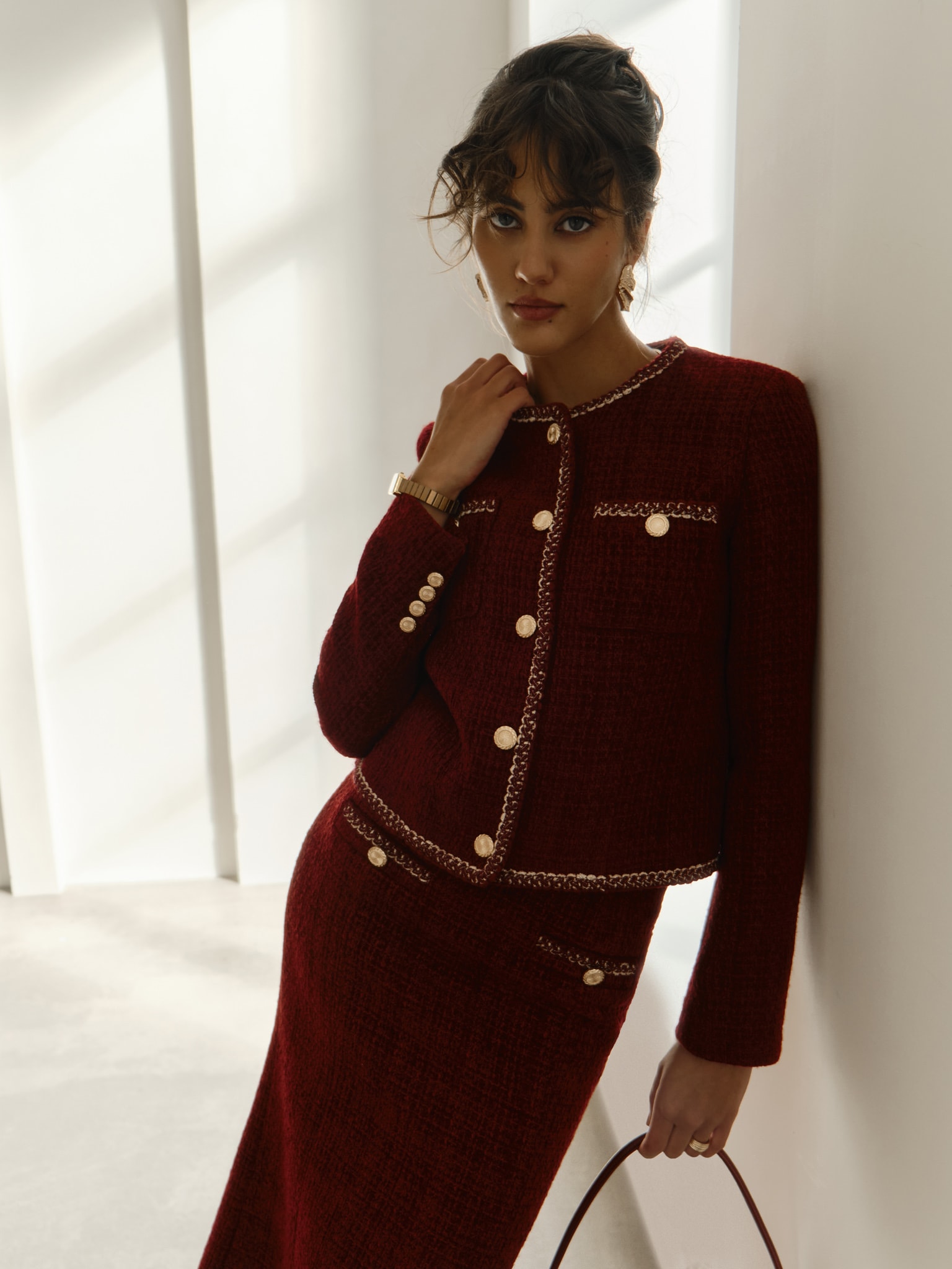 Твидовый однобортный жакет с фактурным кантом и крупными пуговицами