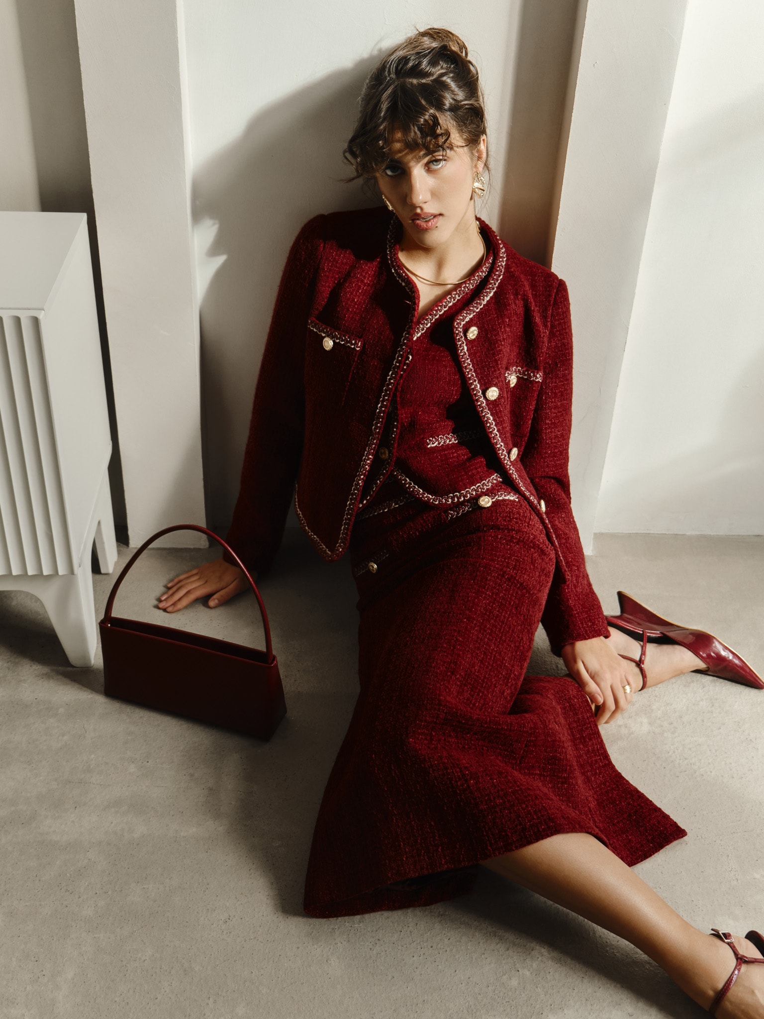 Твидовый однобортный жакет с фактурным кантом и крупными пуговицами