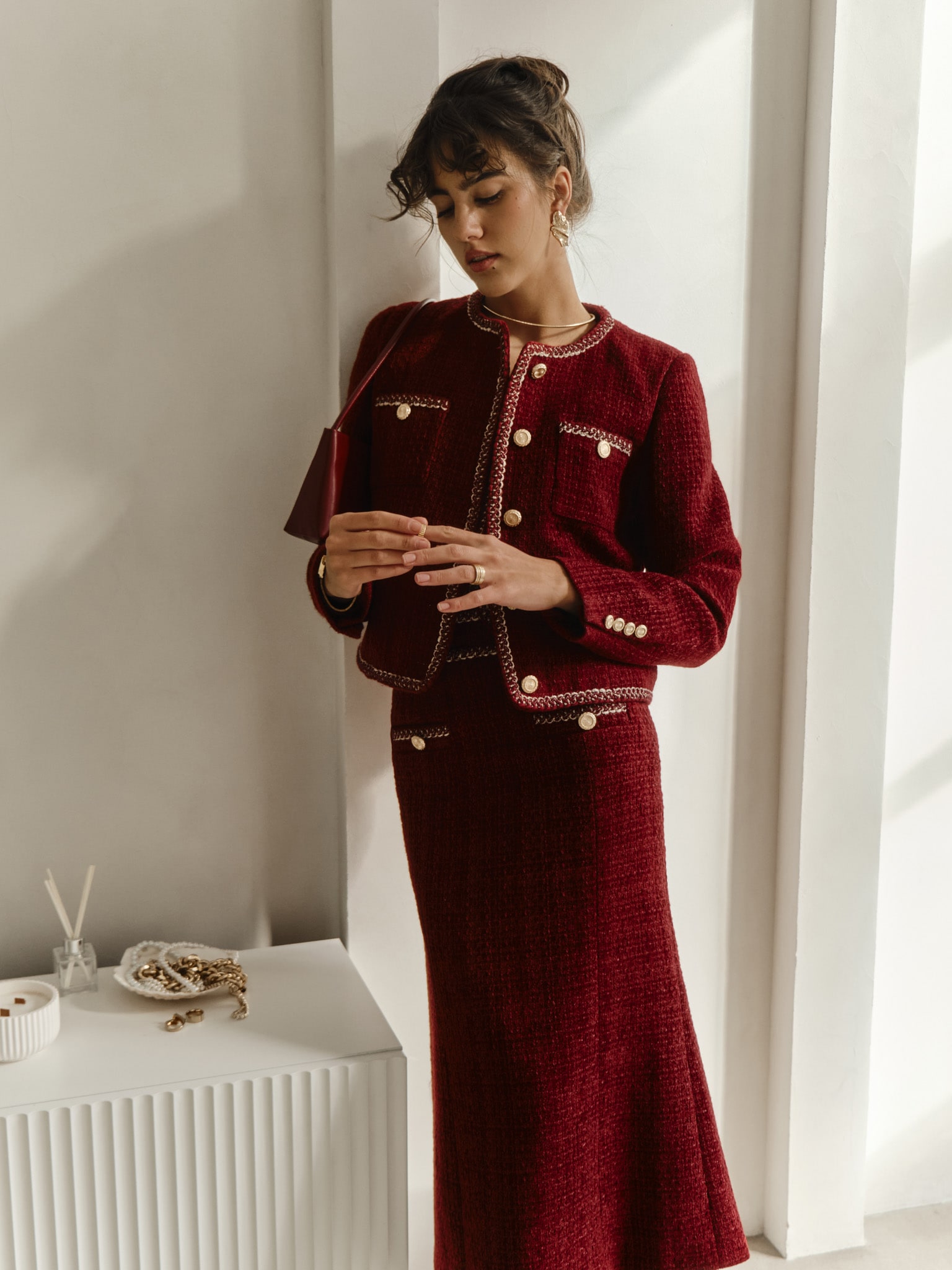 Твидовый однобортный жакет с фактурным кантом и крупными пуговицами