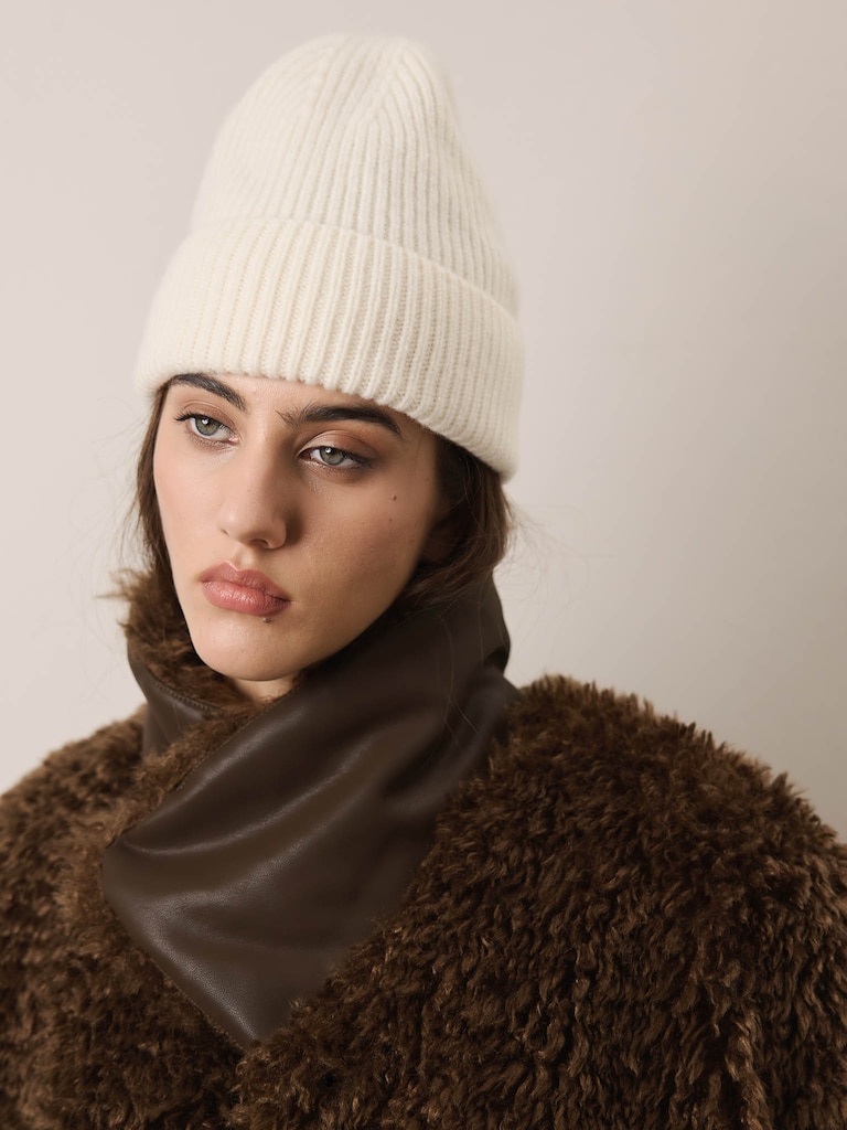 Wełniana czapka beanie w prążki