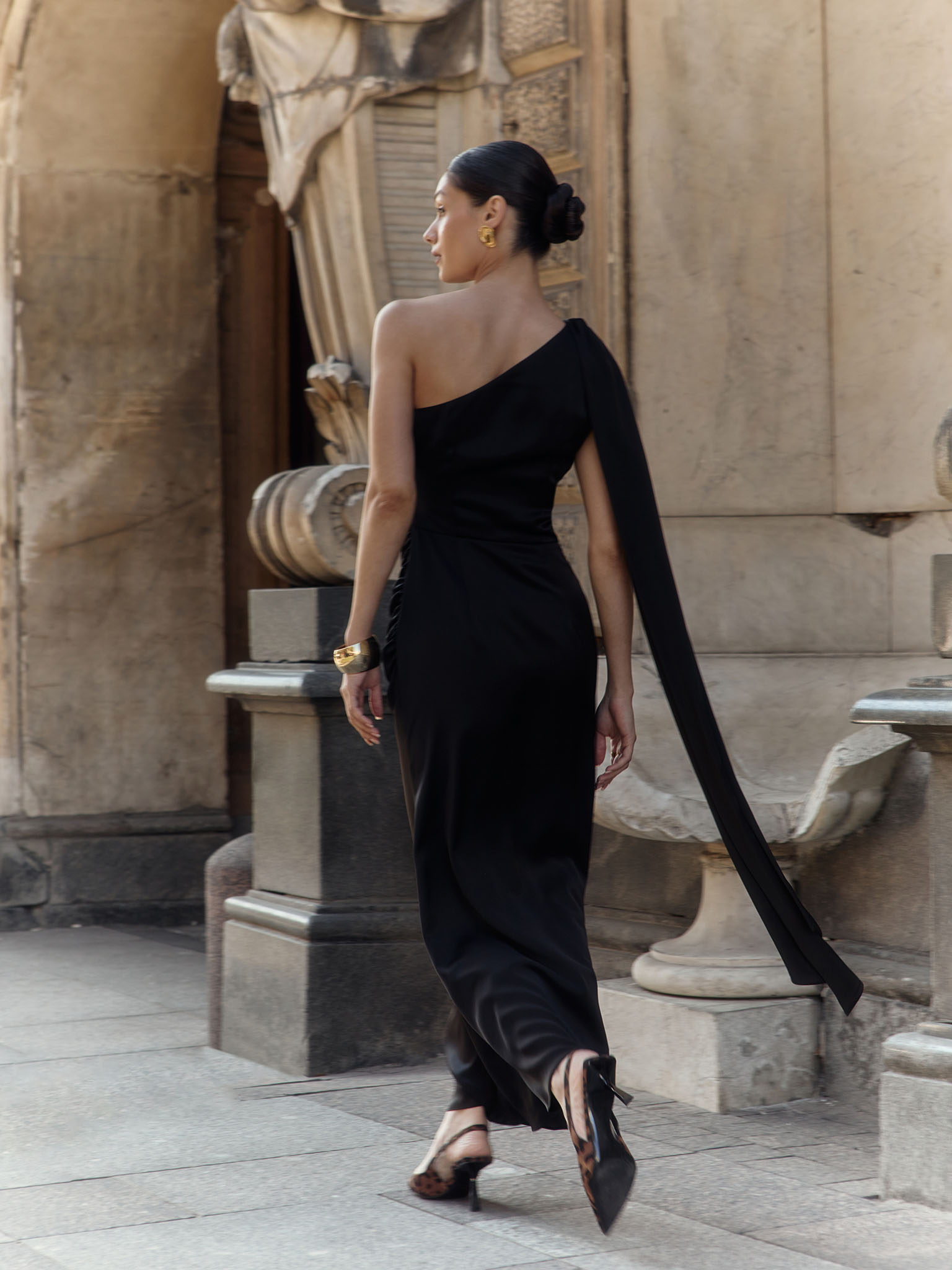 One shoulder fitted maxi dress with matching scarf :: LICHI