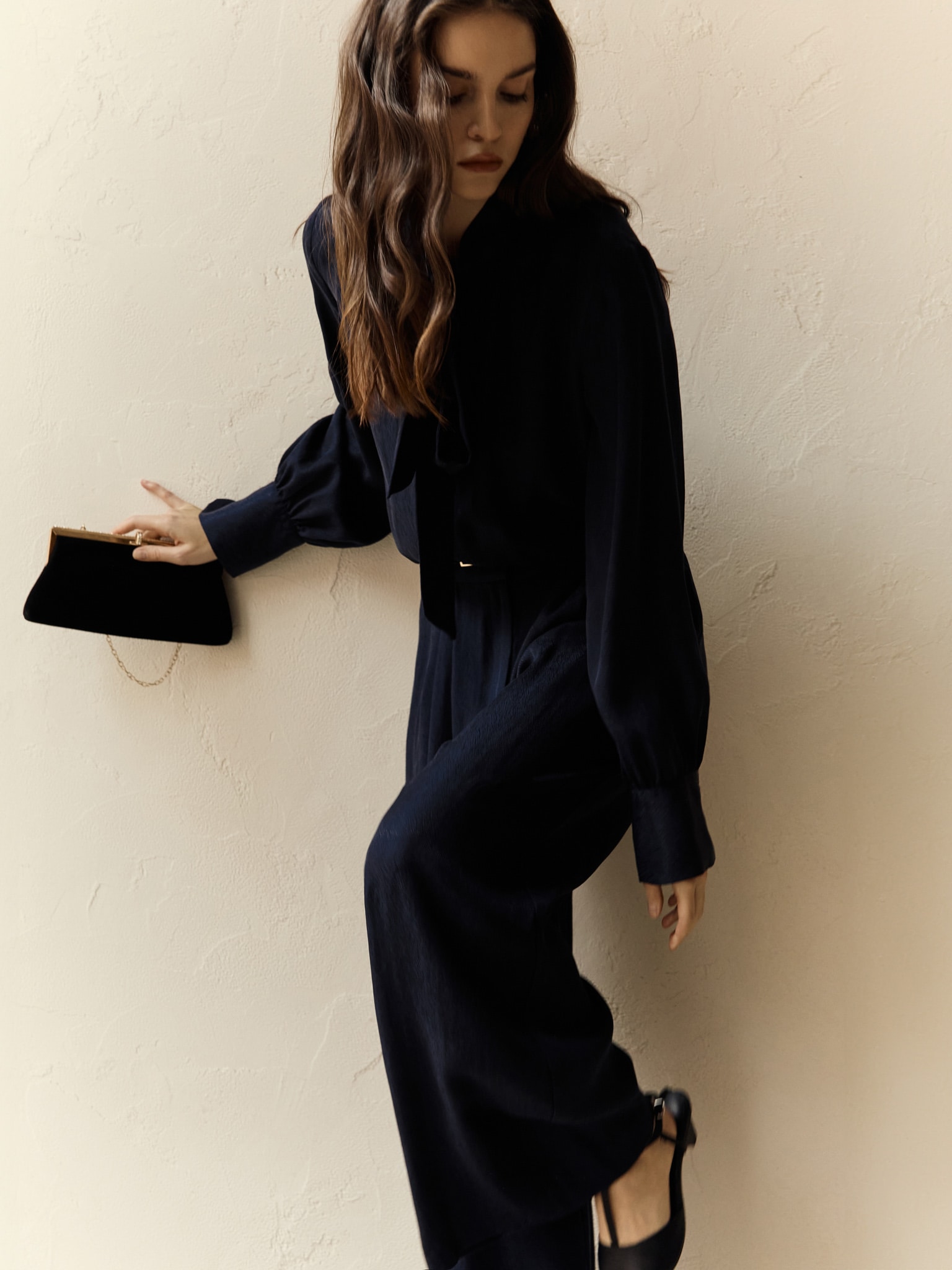 Блуза свободного кроя с лентами на воротнике