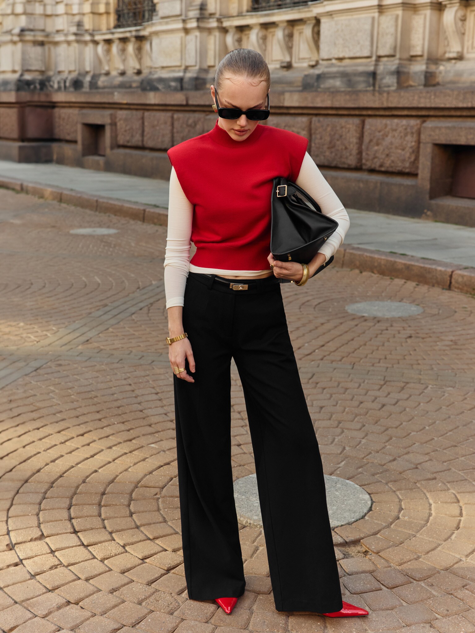 Брюки свободного кроя из костюмной ткани :: LICHI - Online fashion store