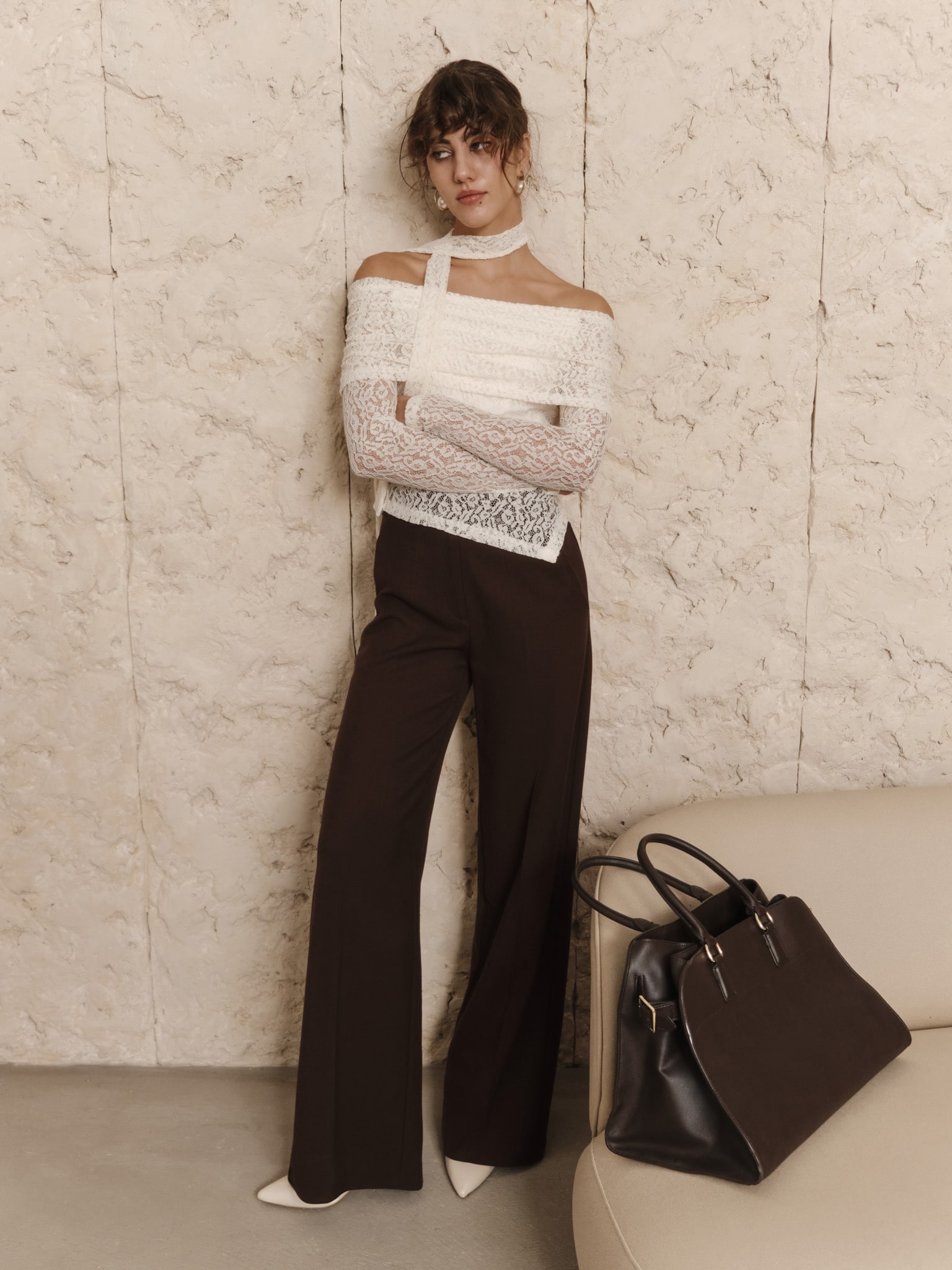 Брюки свободного кроя из костюмной ткани