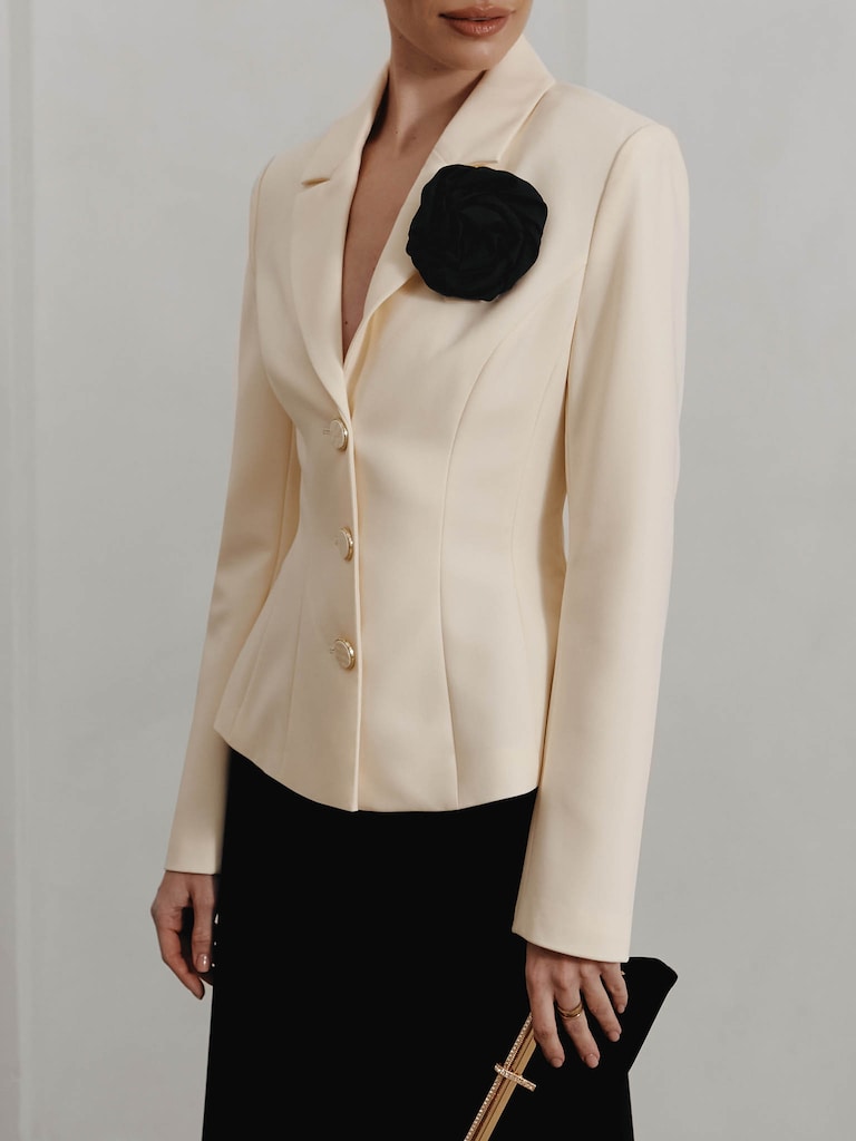 Fitted blazer with satin brooch