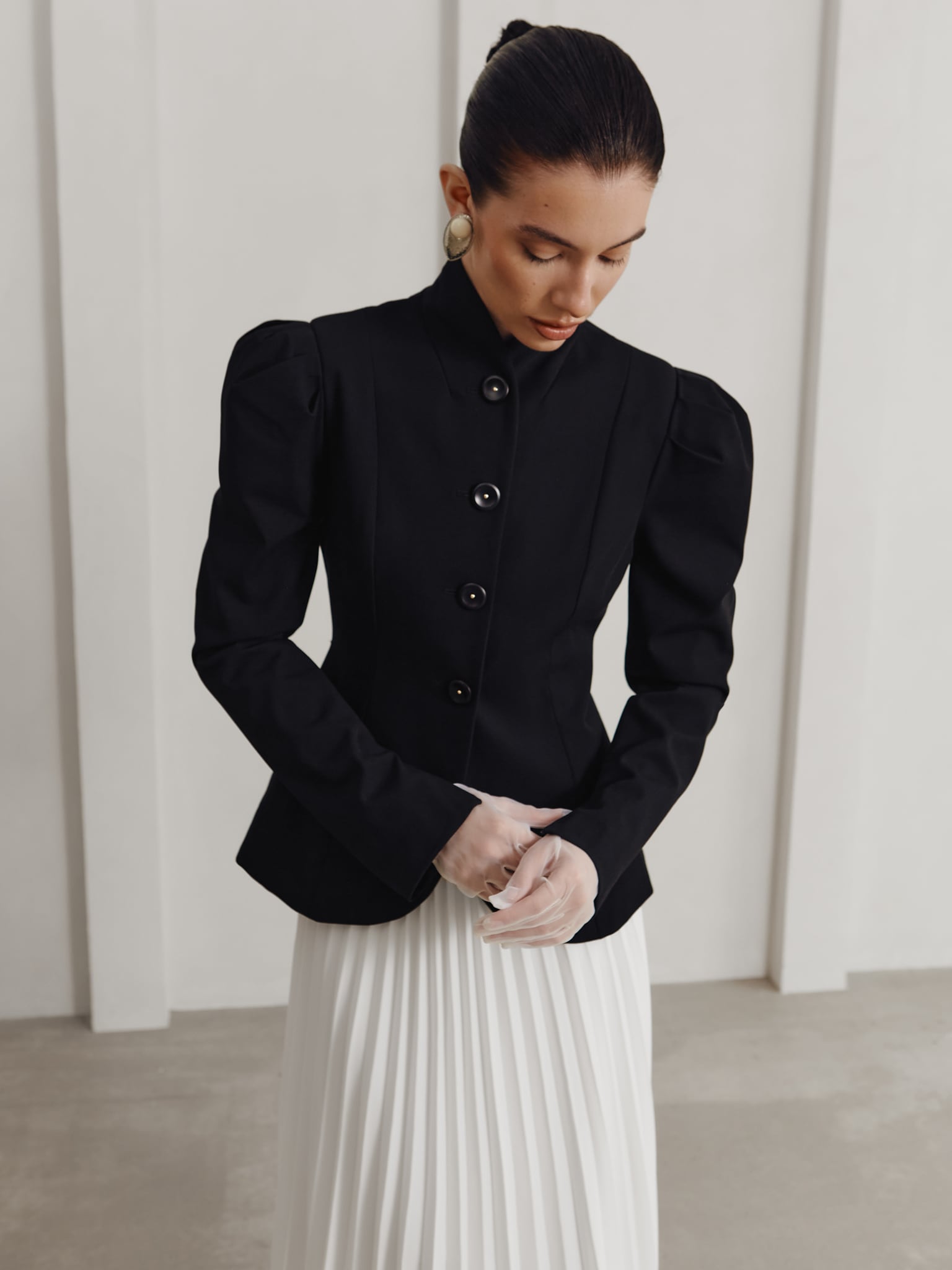 Flared blazer with voluminous sleeves