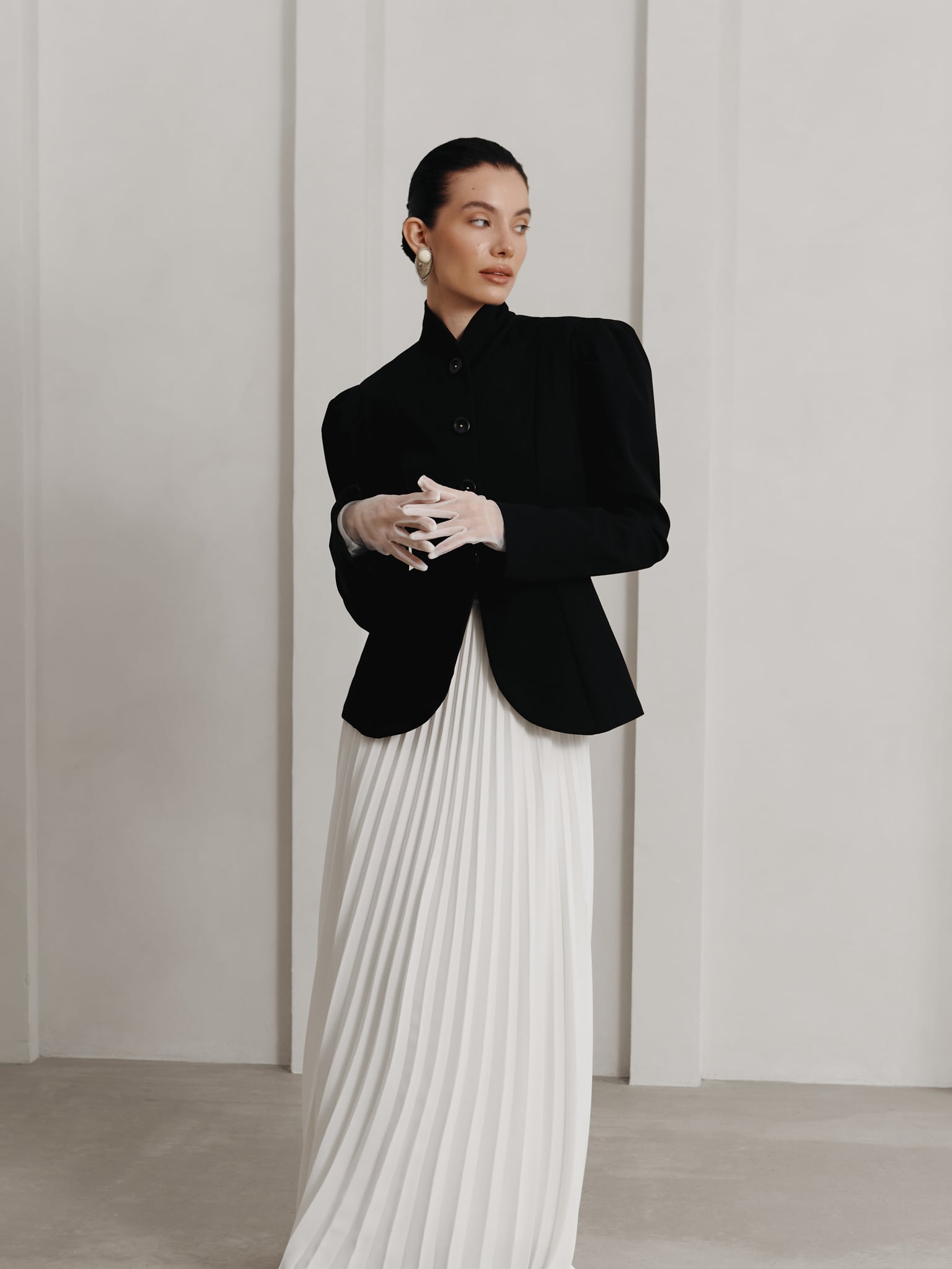 Flared blazer with voluminous sleeves