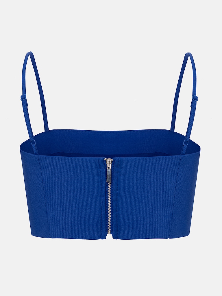 Top court avec fines bretelles