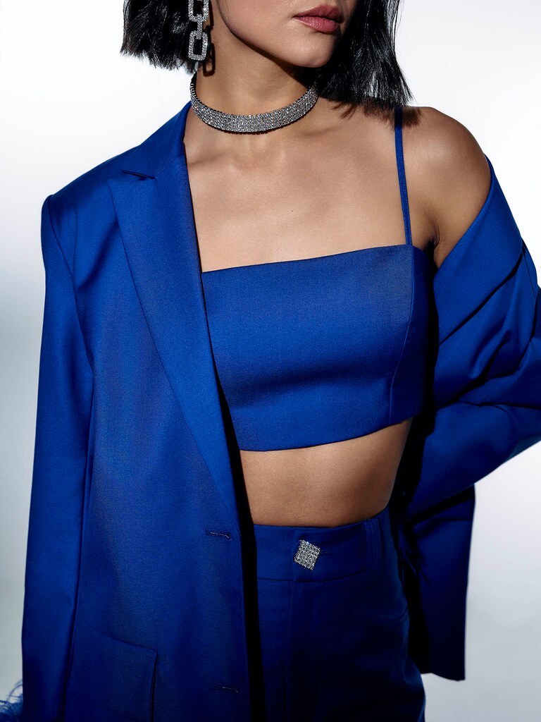 Tailliertes Oberteil mit schmalen Trägern