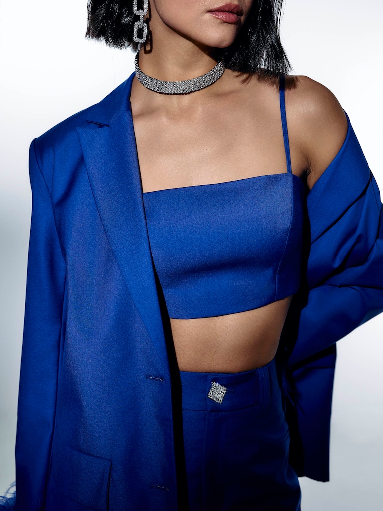 Top court avec fines bretelles