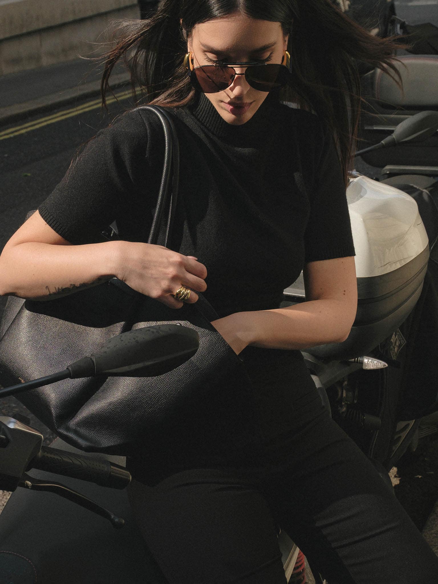 Расклешенные брюки на средней посадке :: LICHI - Online fashion store
