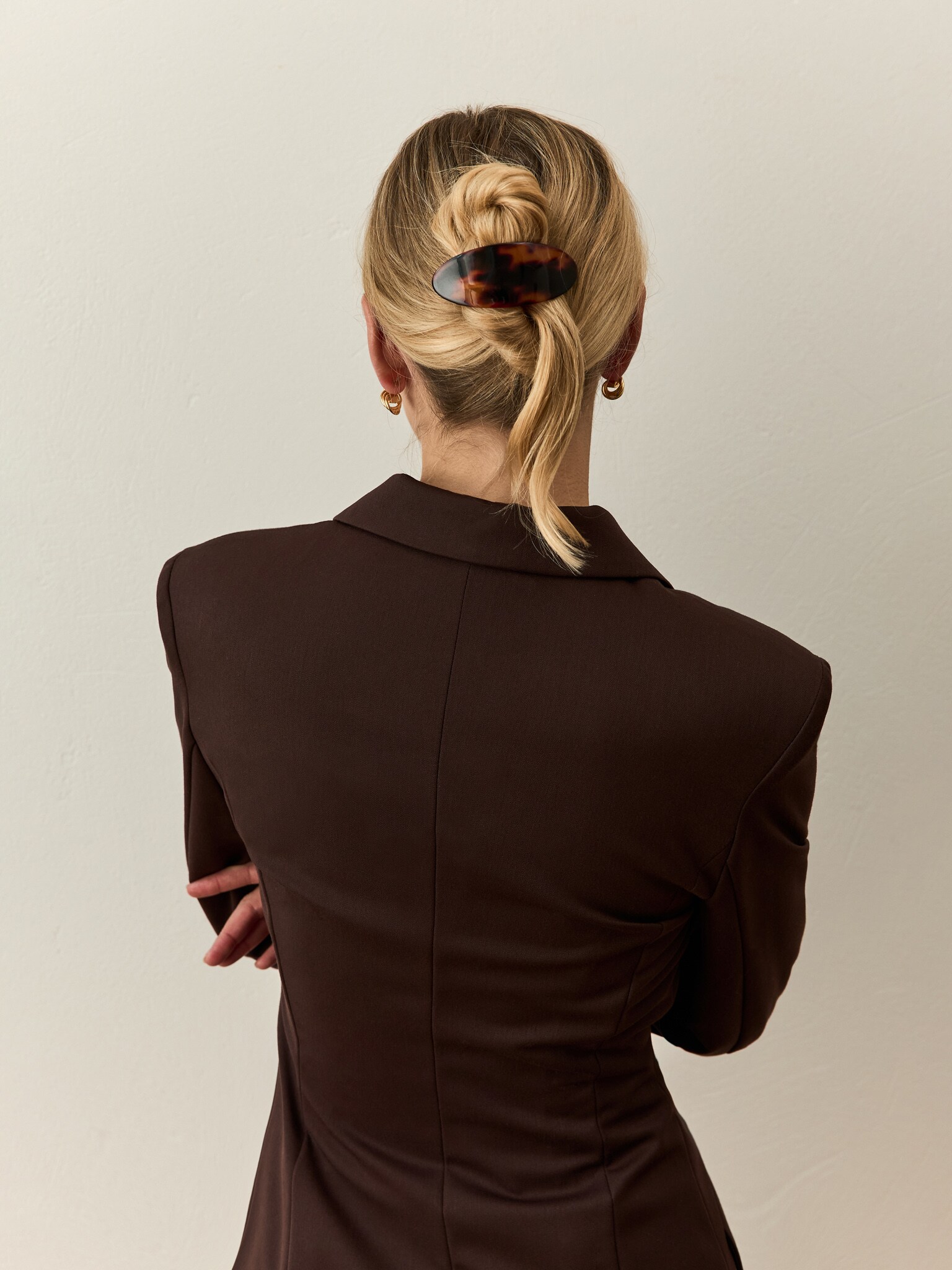 Oval hair clip with leopard pattern