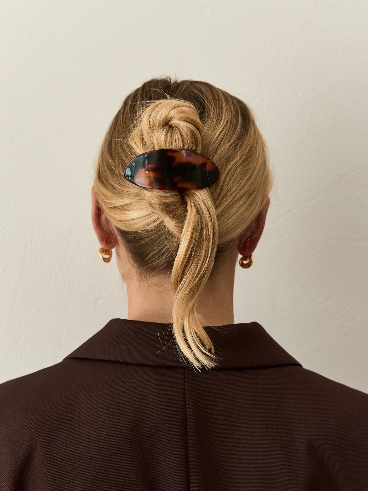 Oval hair clip with leopard pattern