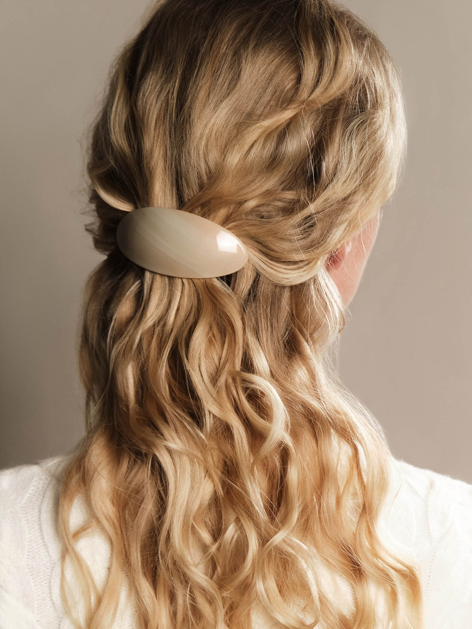 Заколка для волос овальной формы