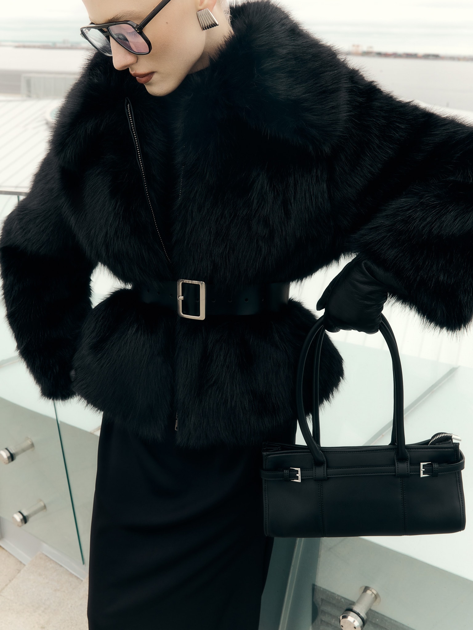 Прямоугольная сумка-багет с длинными ручками