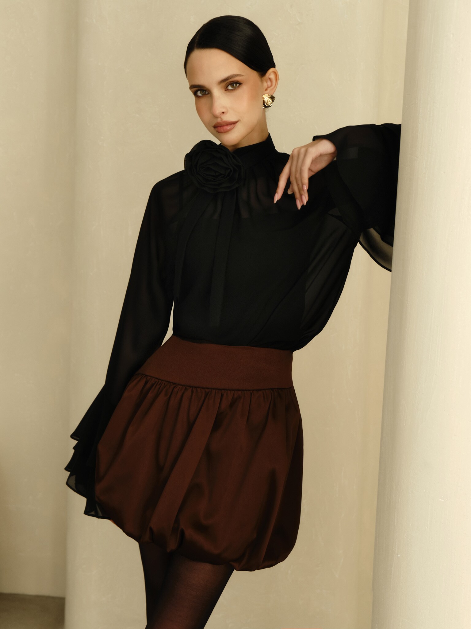 Balloon mini skirt with asymmetrical waistband