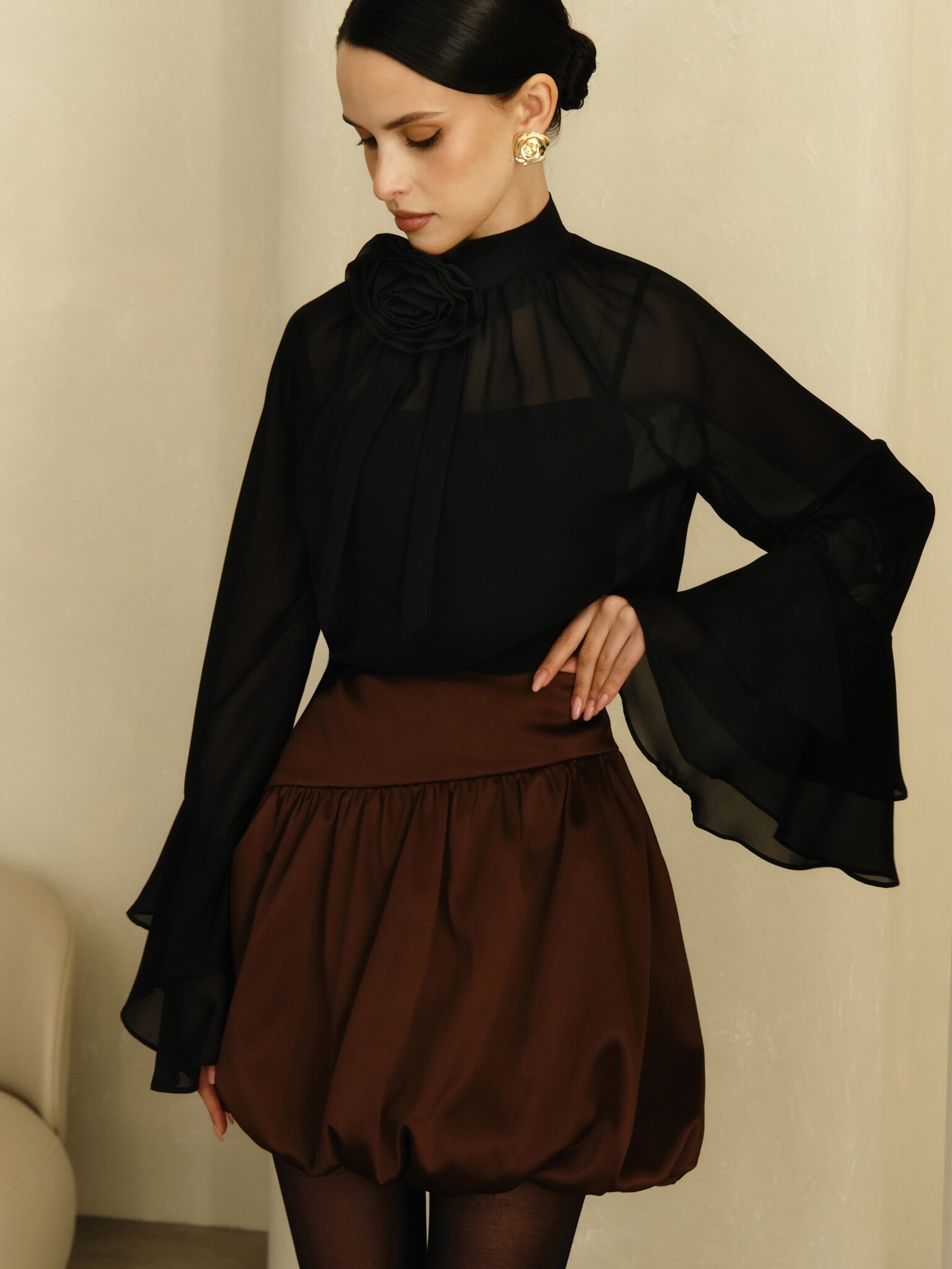 Balloon mini skirt with asymmetrical waistband