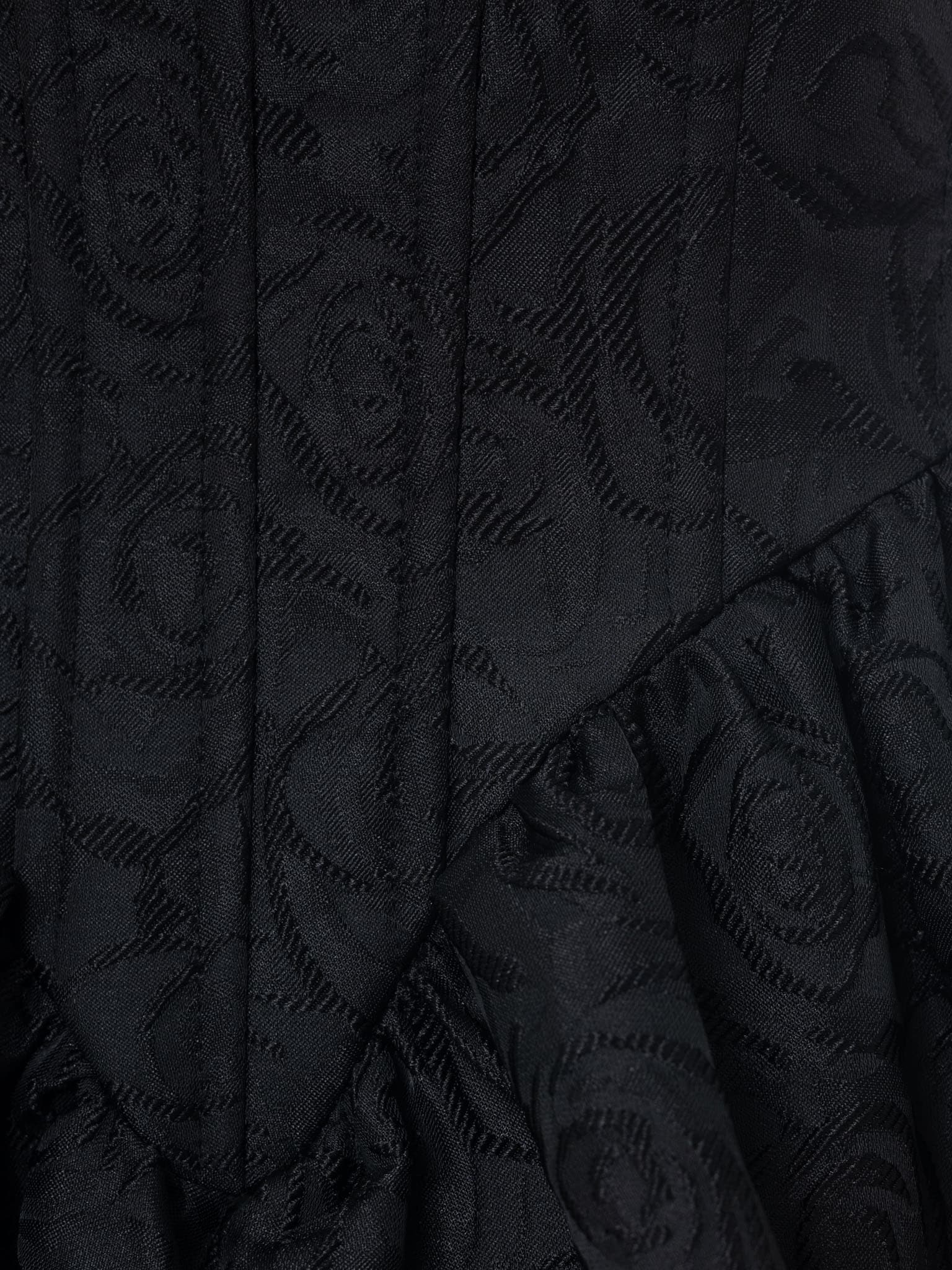 فستان جاكار قصير بأكتاف مفتوحة