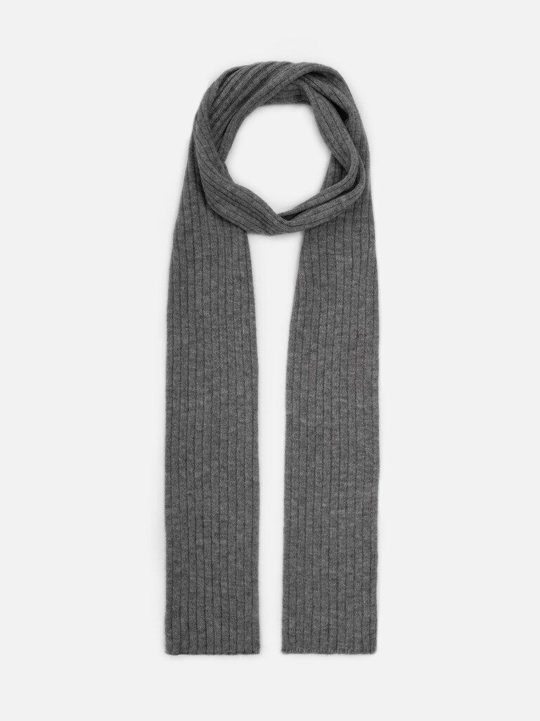 Langer gerippter Schal