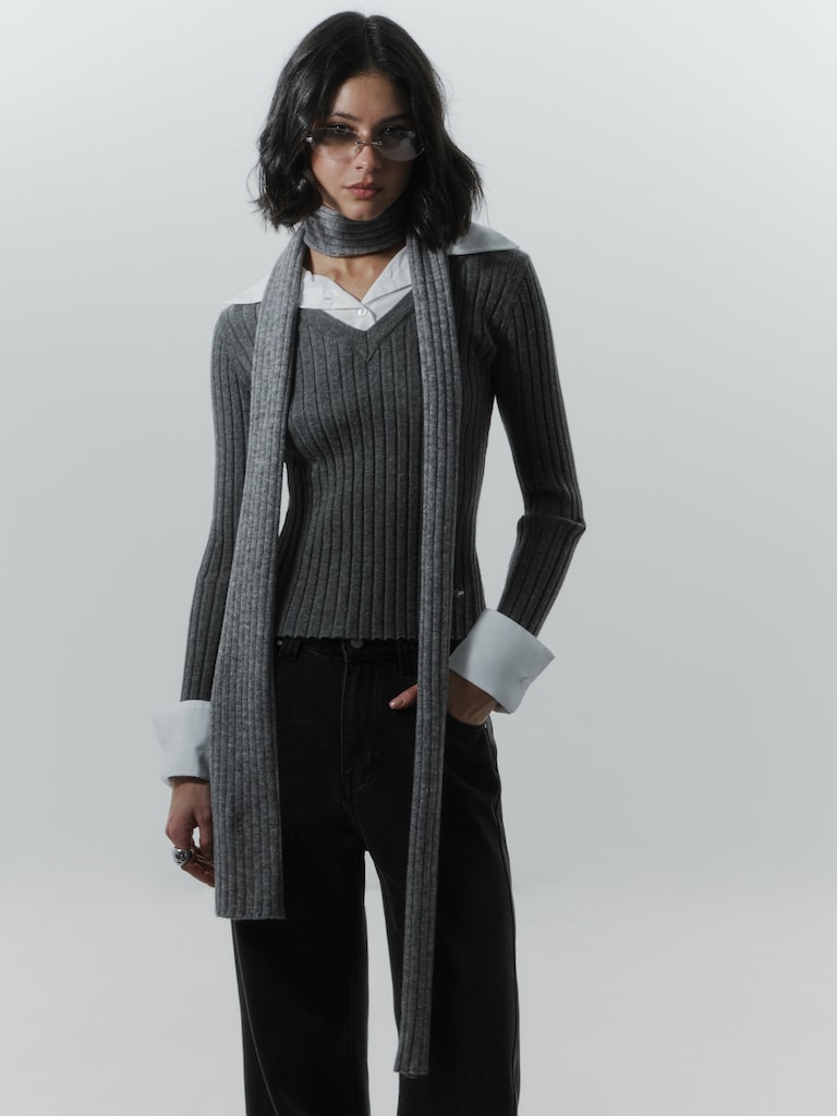 Langer gerippter Schal