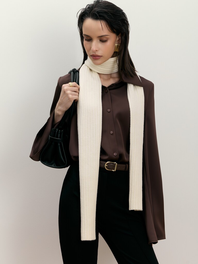 Langer gerippter Schal