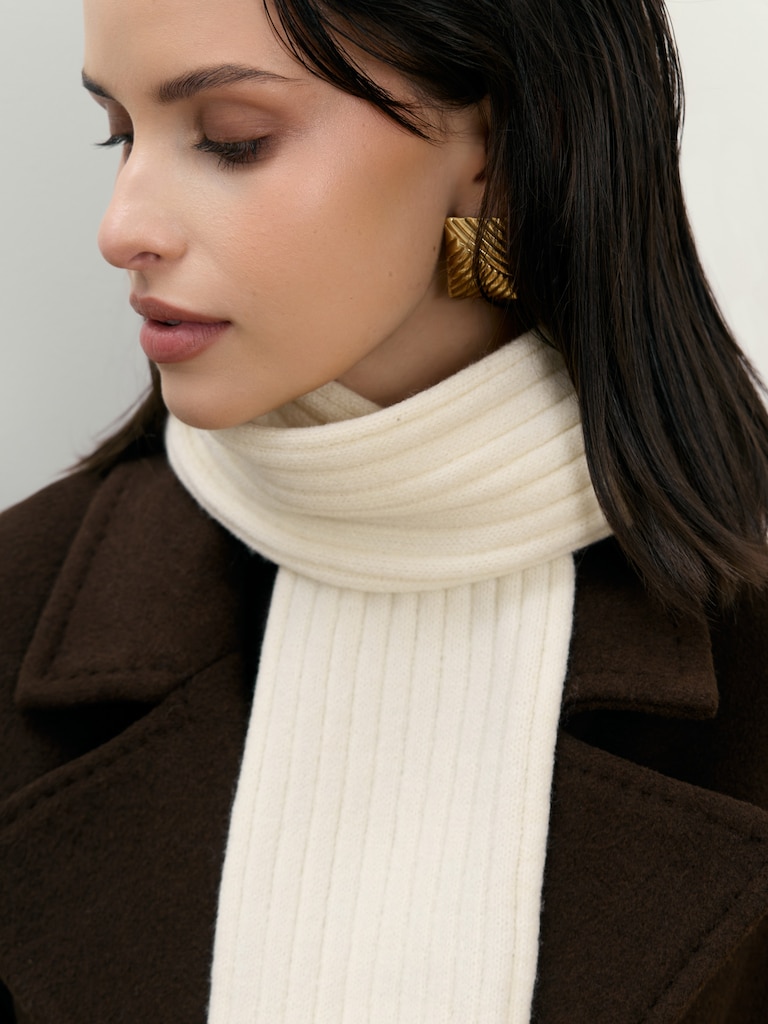 Langer gerippter Schal